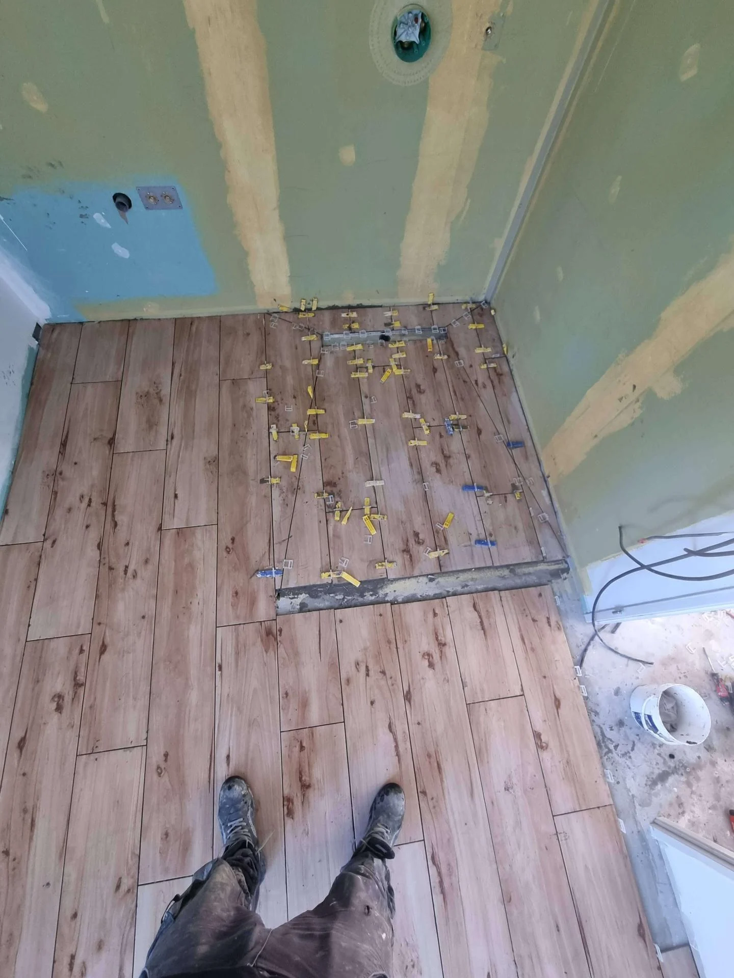 Douche sur mesure, étanchéité, caniveau de douche, carrelage